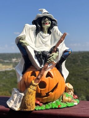 Vintage Byron Molds 1970 Ceramic Seated Witch